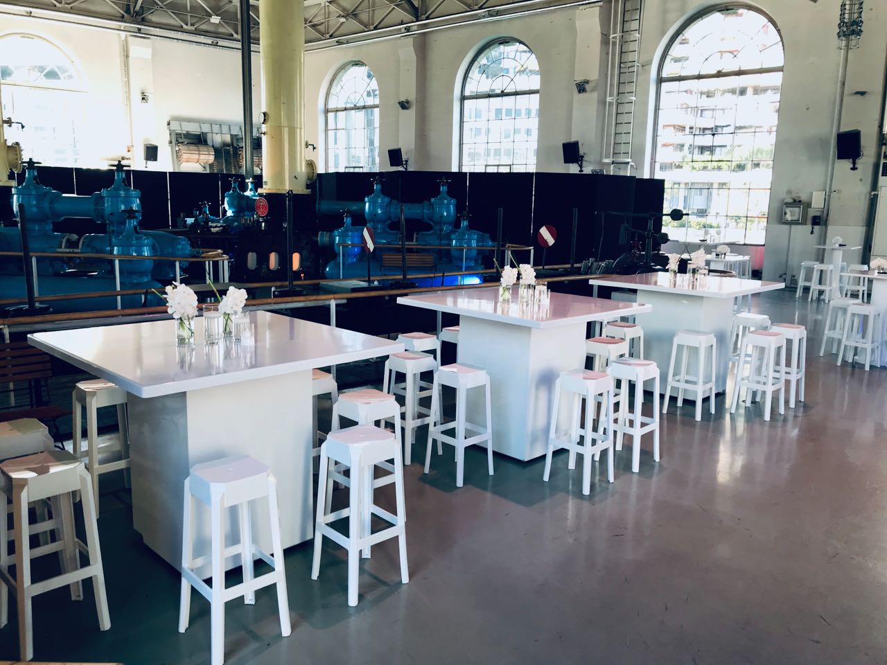 Location De Mobilier Table Haute Carree 8 12 Personnes