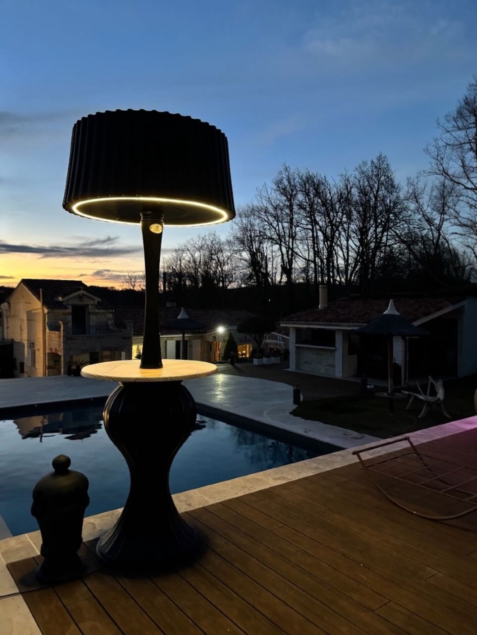 <h3>luminaires<span class="surTitre">Tout voir</span></h3>-image